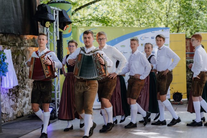 Auftanzt & Aufg'spüt