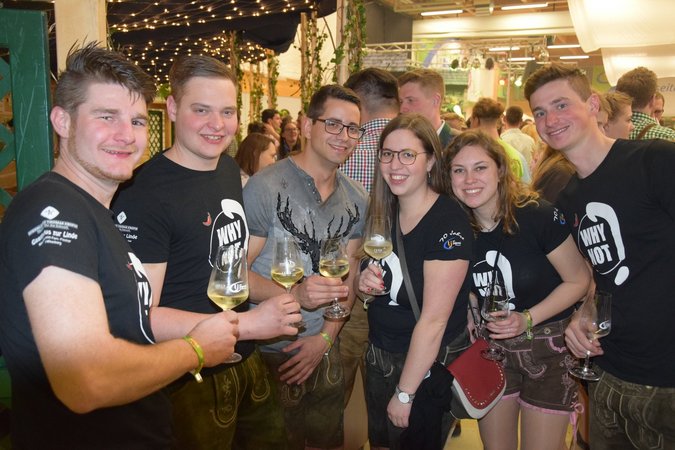 Weinbar - Tag der LJ