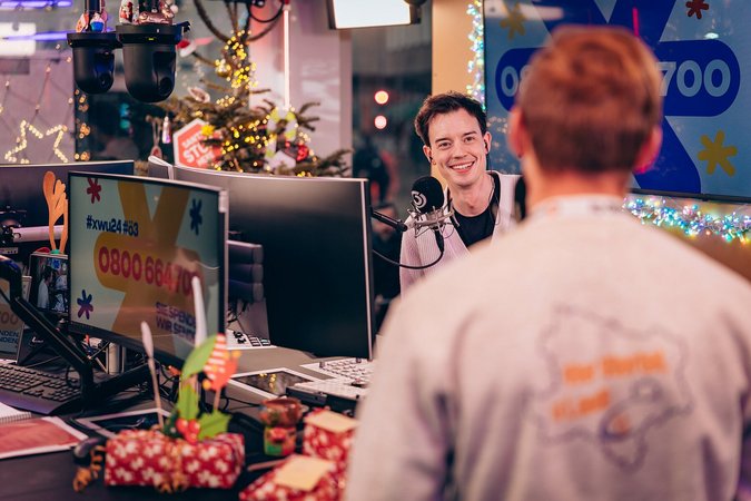 Ö3 Weihnachtswunder Spendenübergabe im Studio