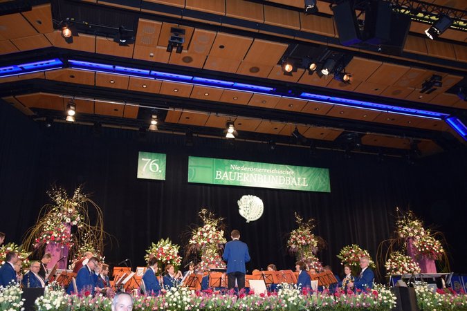 Weindorf Bauernbundball 2019
