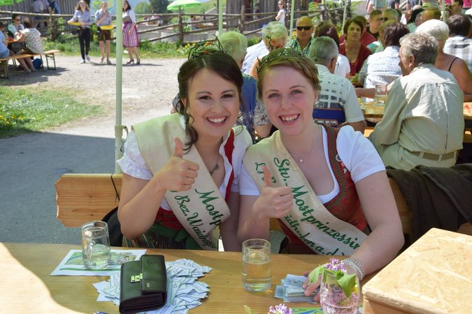Most und Schmankerlfest der LJ Bezirk Waidhofen