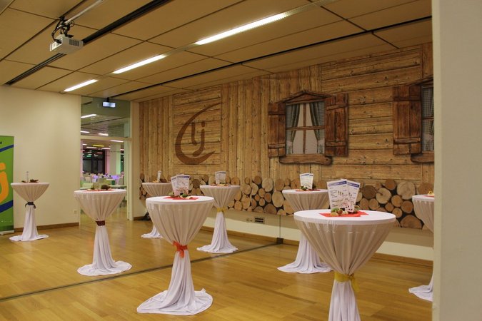 Milchbar und Melkwettbewerb am NÖ Bauernbundball