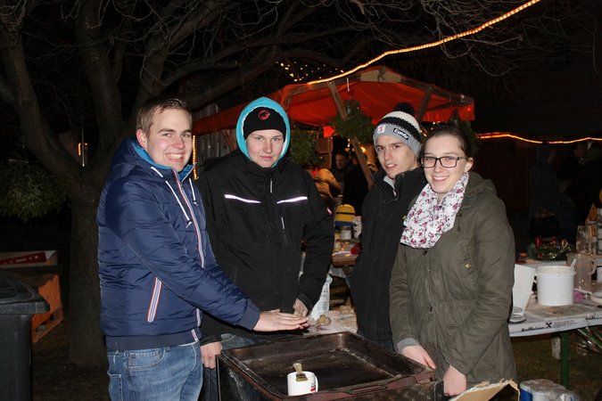 Adventstand der LJ Bezirk Atzenbrugg