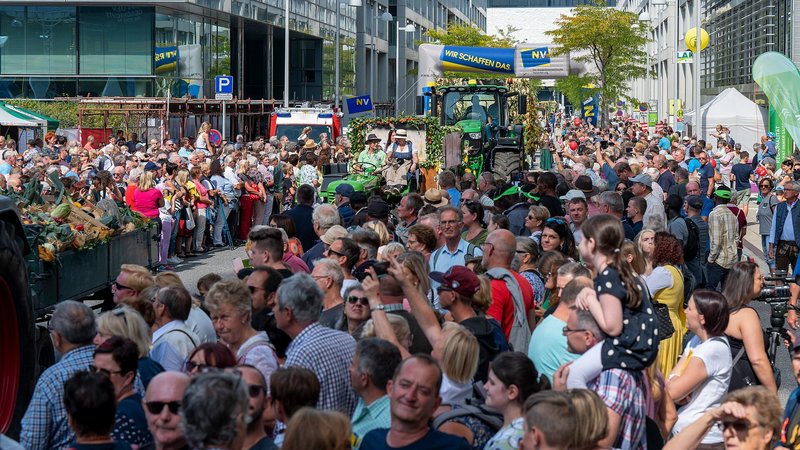 Landhausfest mit Erntedankumzug