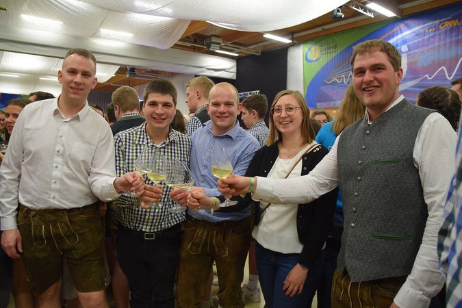 Halle 9 - Tanz und Wein